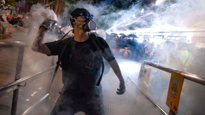 Protestas en Hong Kong: enfrentamientos entre manifestantes y la policía