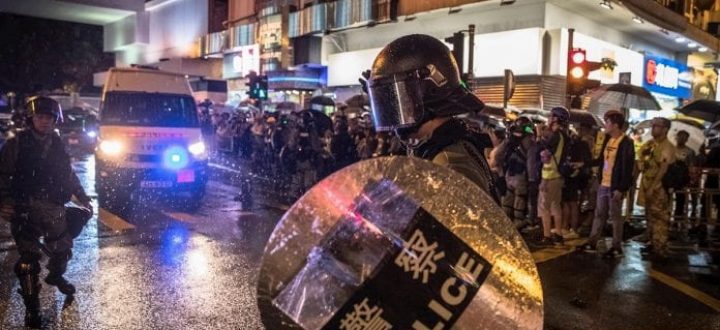 Hong Kong trata de calmar repunte de la tensión en las protestas